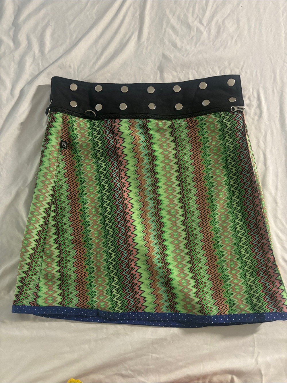 Reversible Feather Print A-Line Skirt in Multicolor - Picture 4 of 5